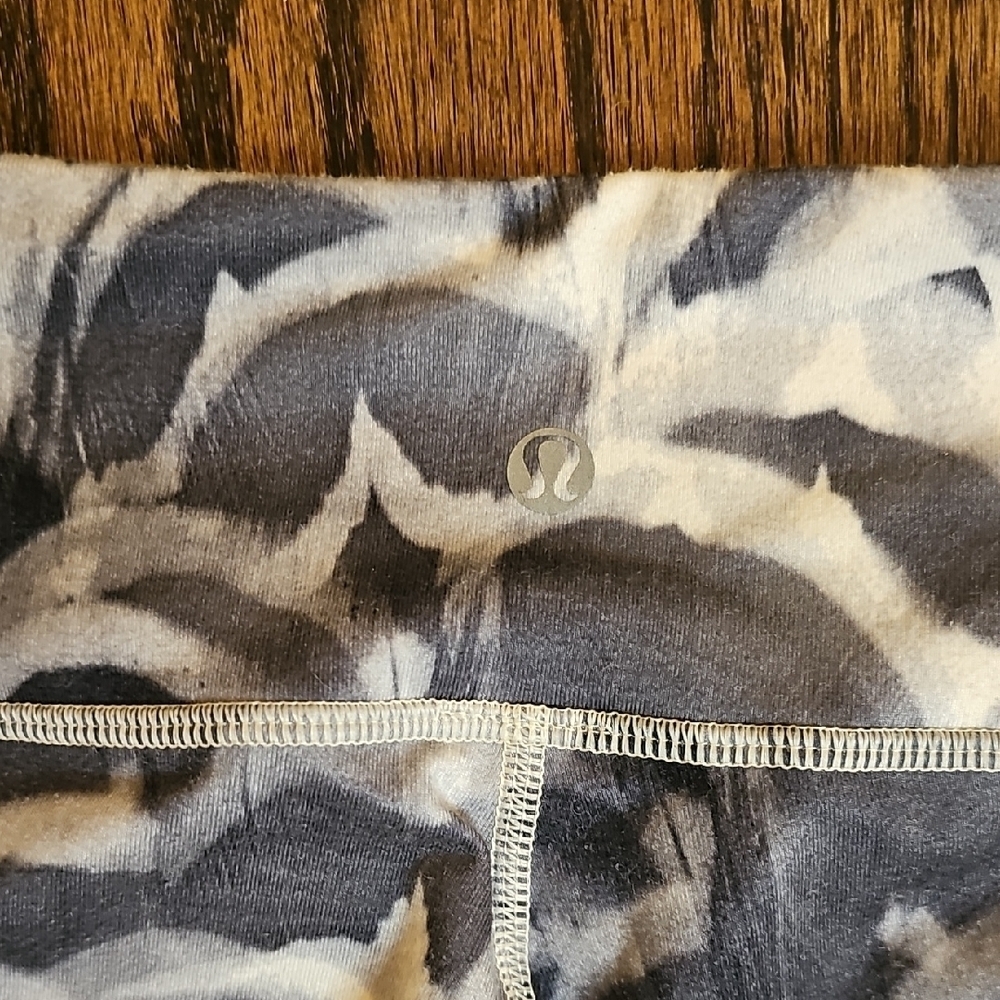 Lululemon Wunder Under Crop leggings - Picture 2 of 9